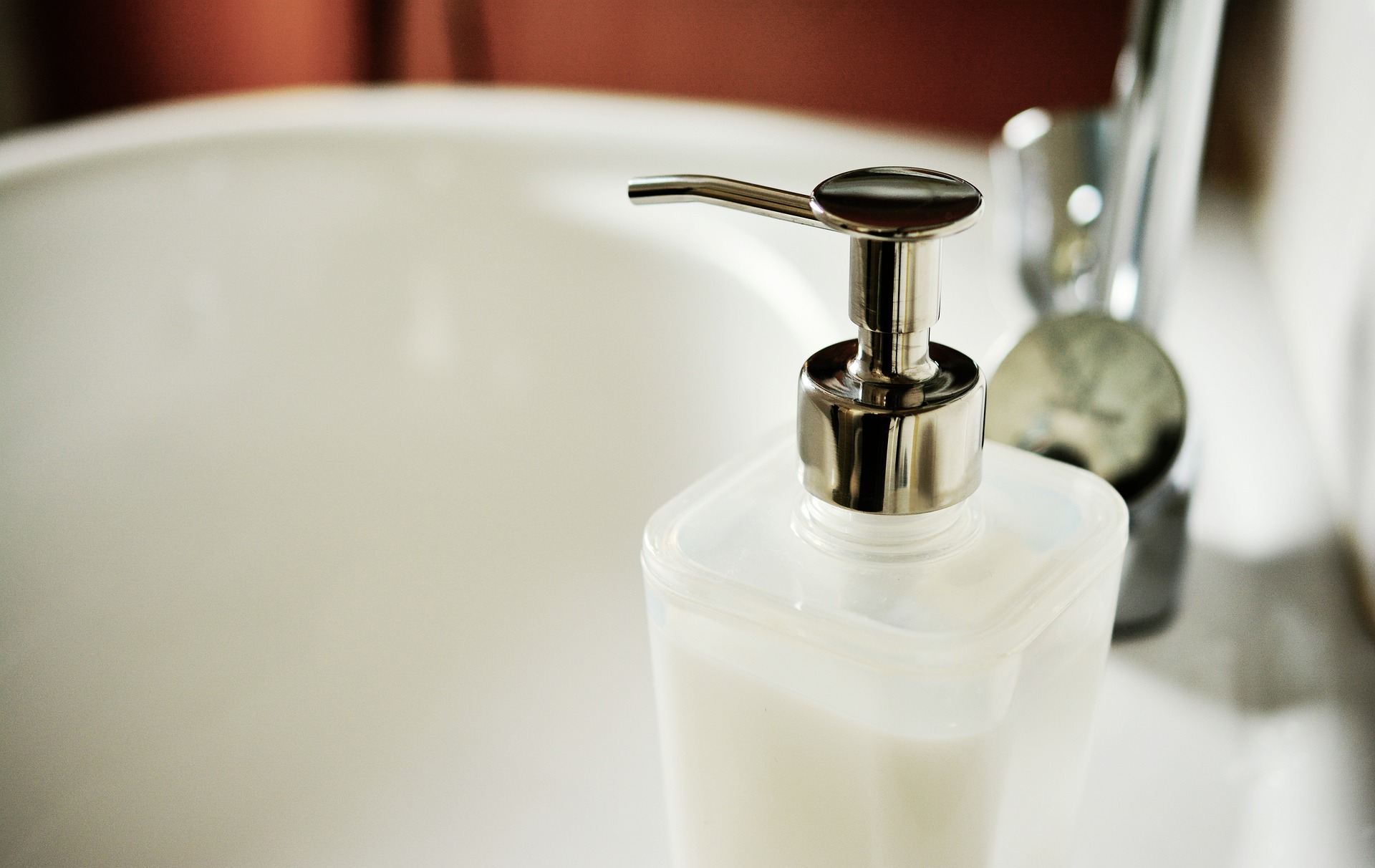 Jakie są zalety zastosowania dozowników do mydła w płynie?
