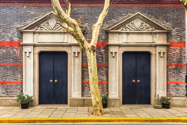 Jakie czynniki należy wziąć pod uwagę przy wyborze idealnych drzwi wejściowych?