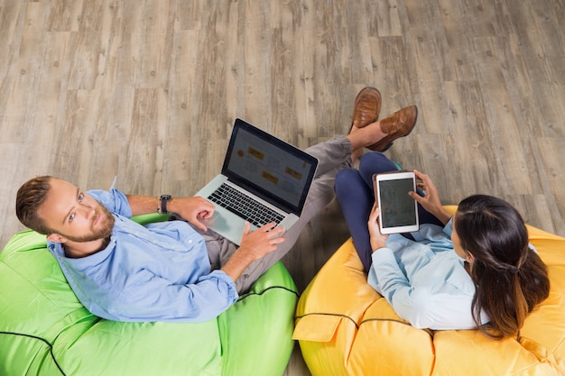 Jak technologie internetowe mogą wspierać rozwój biznesu meblowego online?